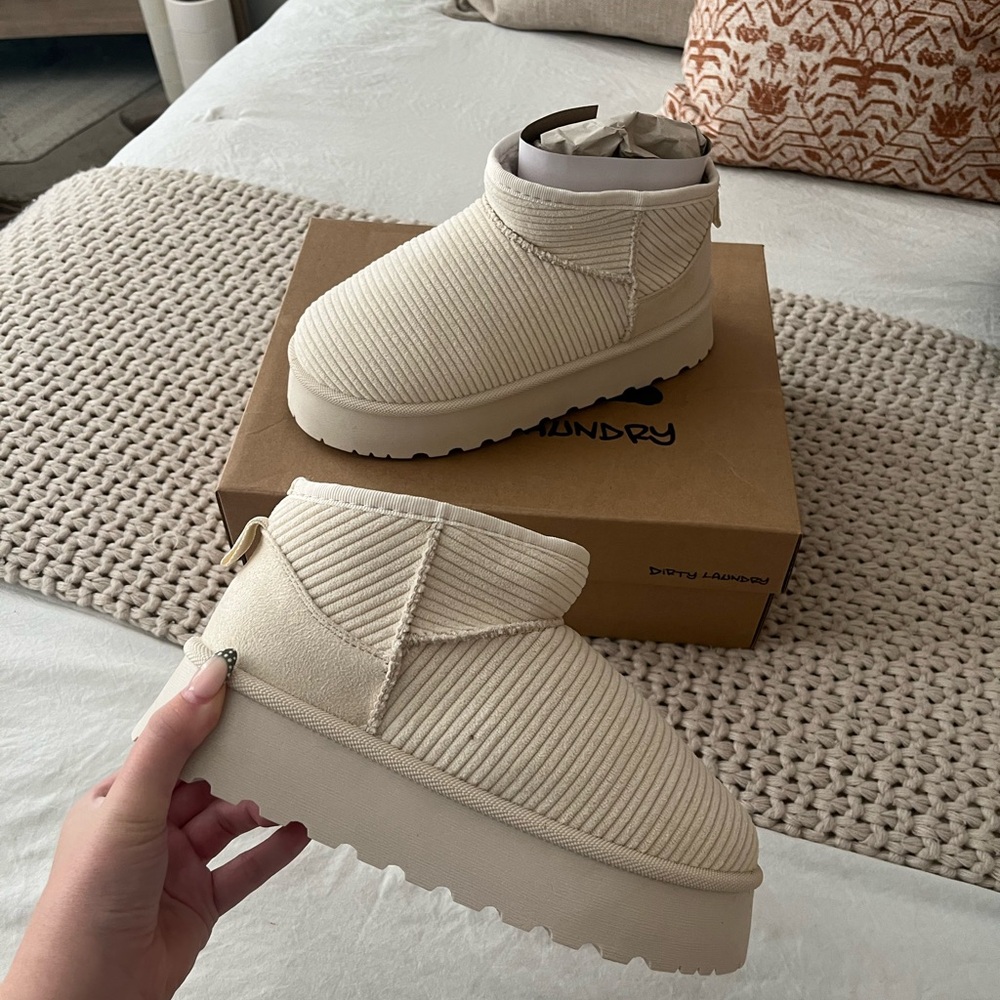 Dirty Laundry cream winter boot